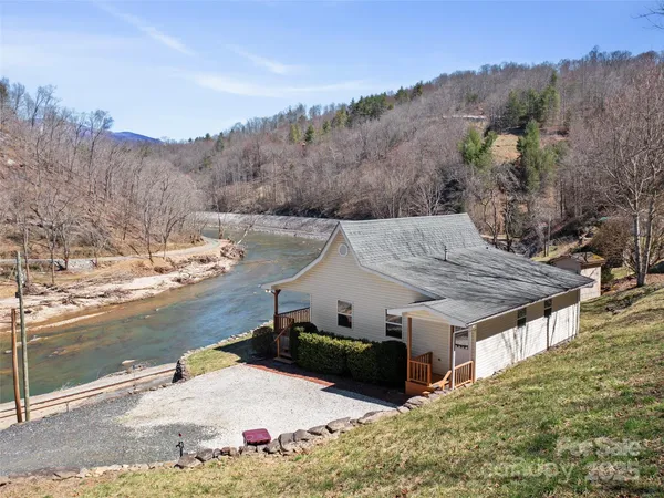 $299,000 | 427 Johnson Cemetery Road, Bakersville, NC 28705