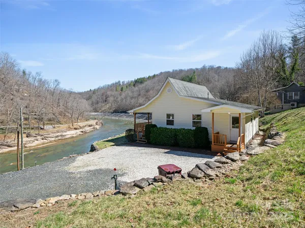 $299,000 | 427 Johnson Cemetery Road, Bakersville, NC 28705