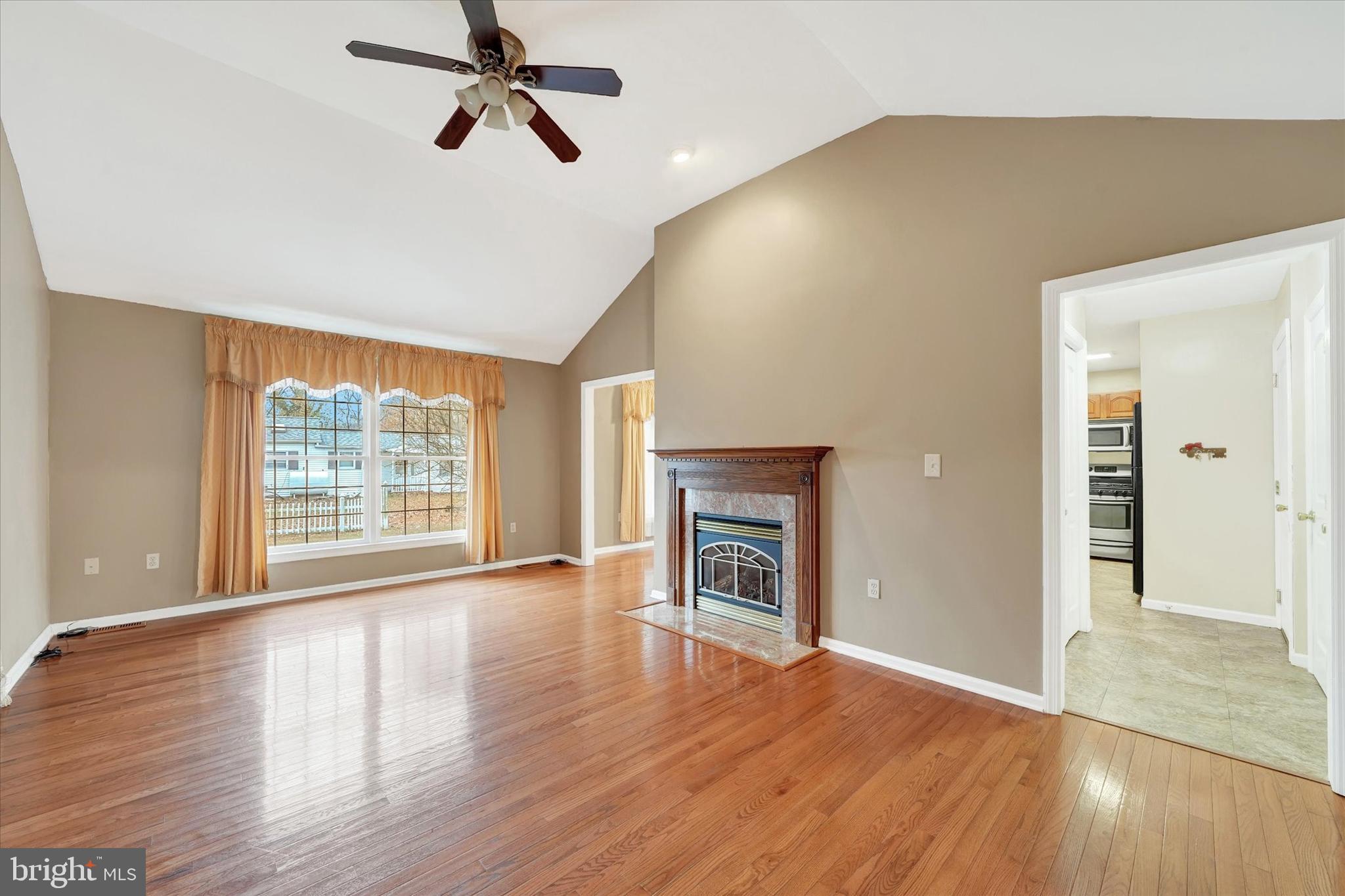 779 Chestnut Hill Road West Elkton, MD 21921 - Photo 3 of 28 Living Rm