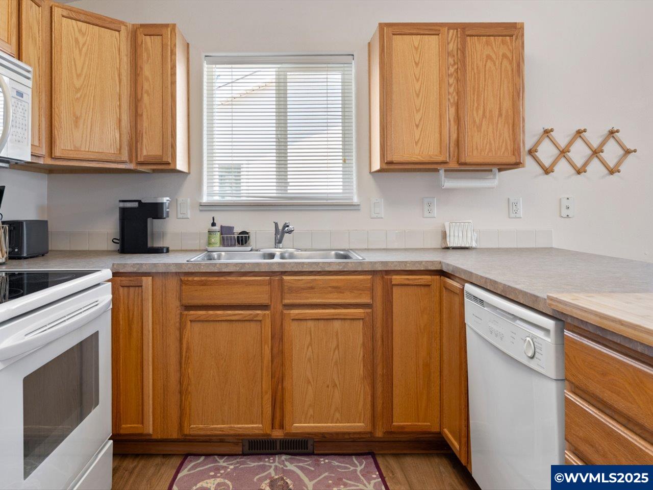 2224 Del Rio Avenue Southeast Albany, OR 97322 - Photo 9 of 25 Gallery Image 9