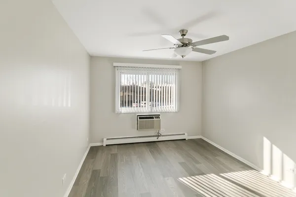 $2,400 | 711 South Milwaukee Avenue, Unit 106, Libertyville, IL 60048