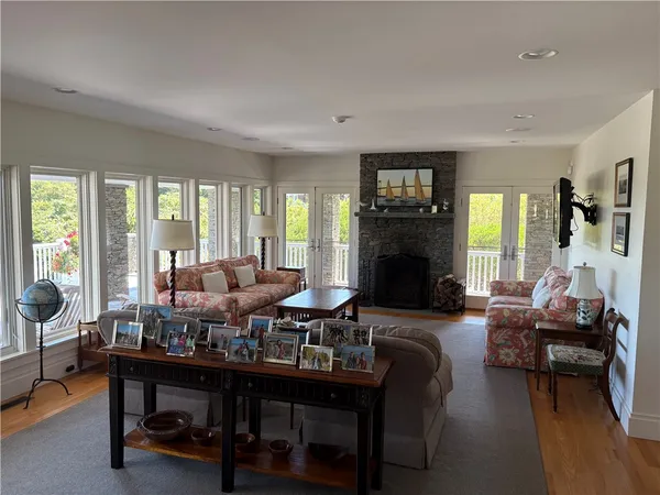 $10,000 | 167 Walcott Avenue, Jamestown, RI 02835