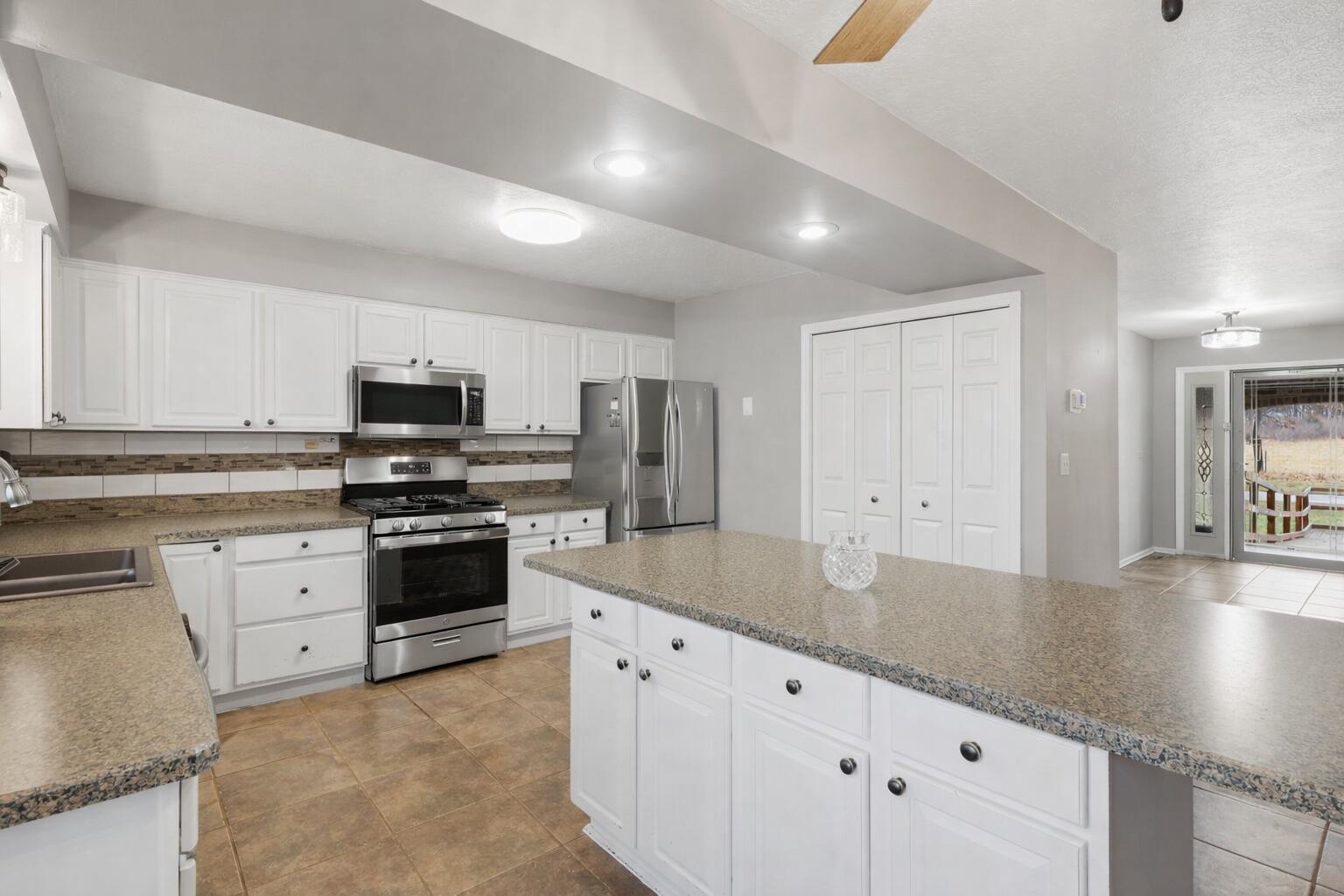 265 Indian Trail Munith, MI 49259 - Photo 3 of 20 Kitchen