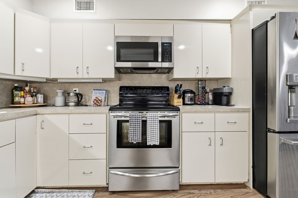 159 Salem Street, Unit 4 Boston, MA 02113 - Photo 6 of 26