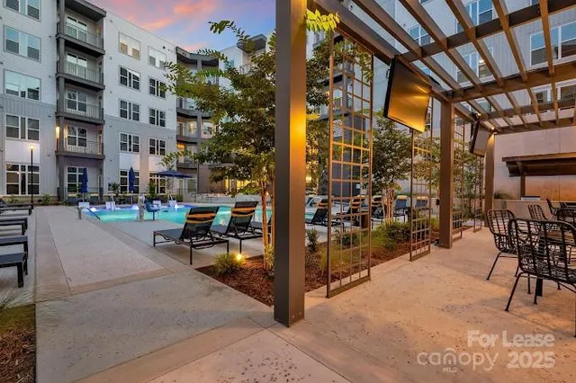 $2,152 | 2020 West Morehead Street, Unit SIERRA, Charlotte, NC 28208