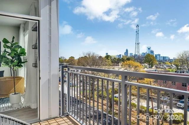 $2,152 | 2020 West Morehead Street, Unit SIERRA, Charlotte, NC 28208