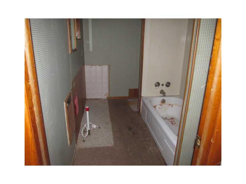 202 Chestnut Ridge Road Acme, PA 15610 - Photo 8 of 10 Full Bath.