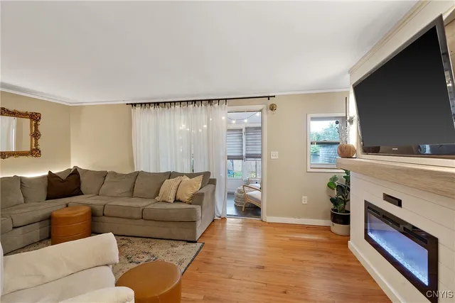 $2,400 | 4310 Candlelight Lane, Clay, NY 13090