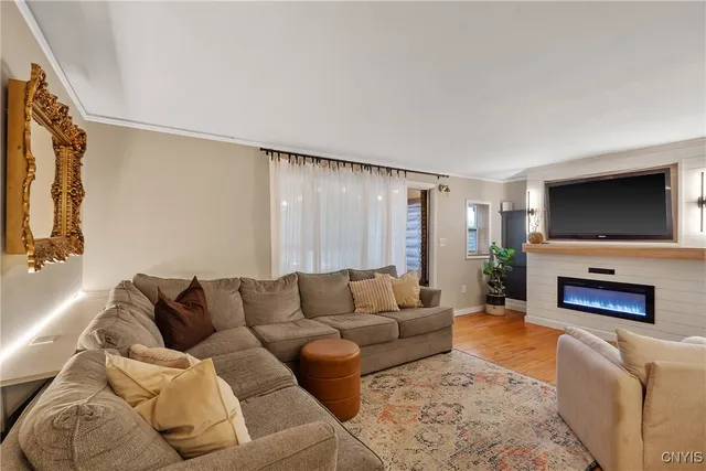 $2,400 | 4310 Candlelight Lane, Clay, NY 13090