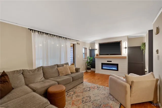 $2,400 | 4310 Candlelight Lane, Clay, NY 13090