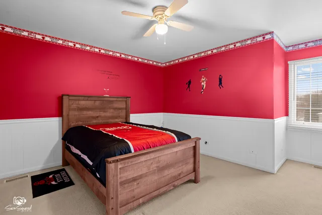 a bathroom with a toilet