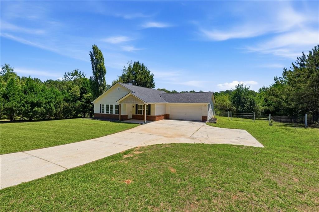 275 Jack Russell Road Newnan, GA 30263 - Photo 4 of 33