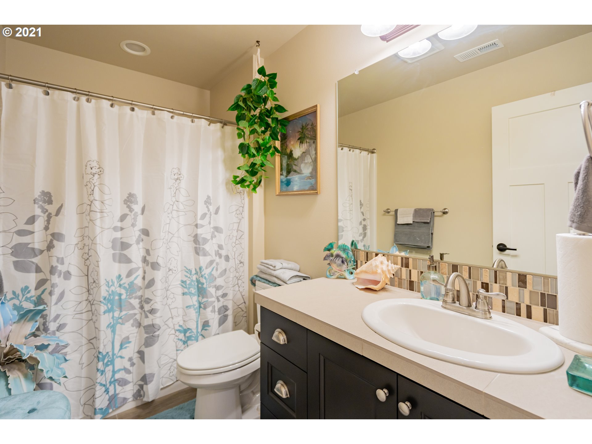 1248 South Quail Run Place Ridgefield, WA 98642 - Photo 17 of 28 a bathroom with a sink vanity mirror and toilet