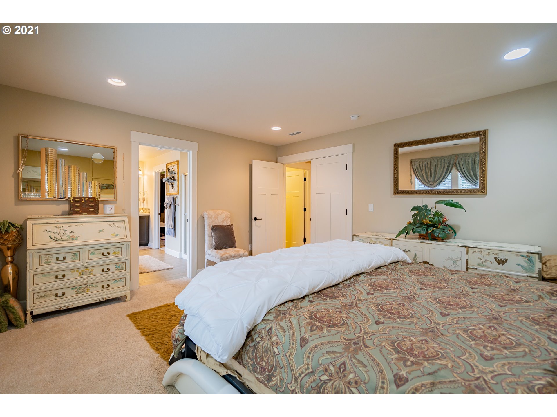 1248 South Quail Run Place Ridgefield, WA 98642 - Photo 20 of 28 a bedroom with a bed and a dresser