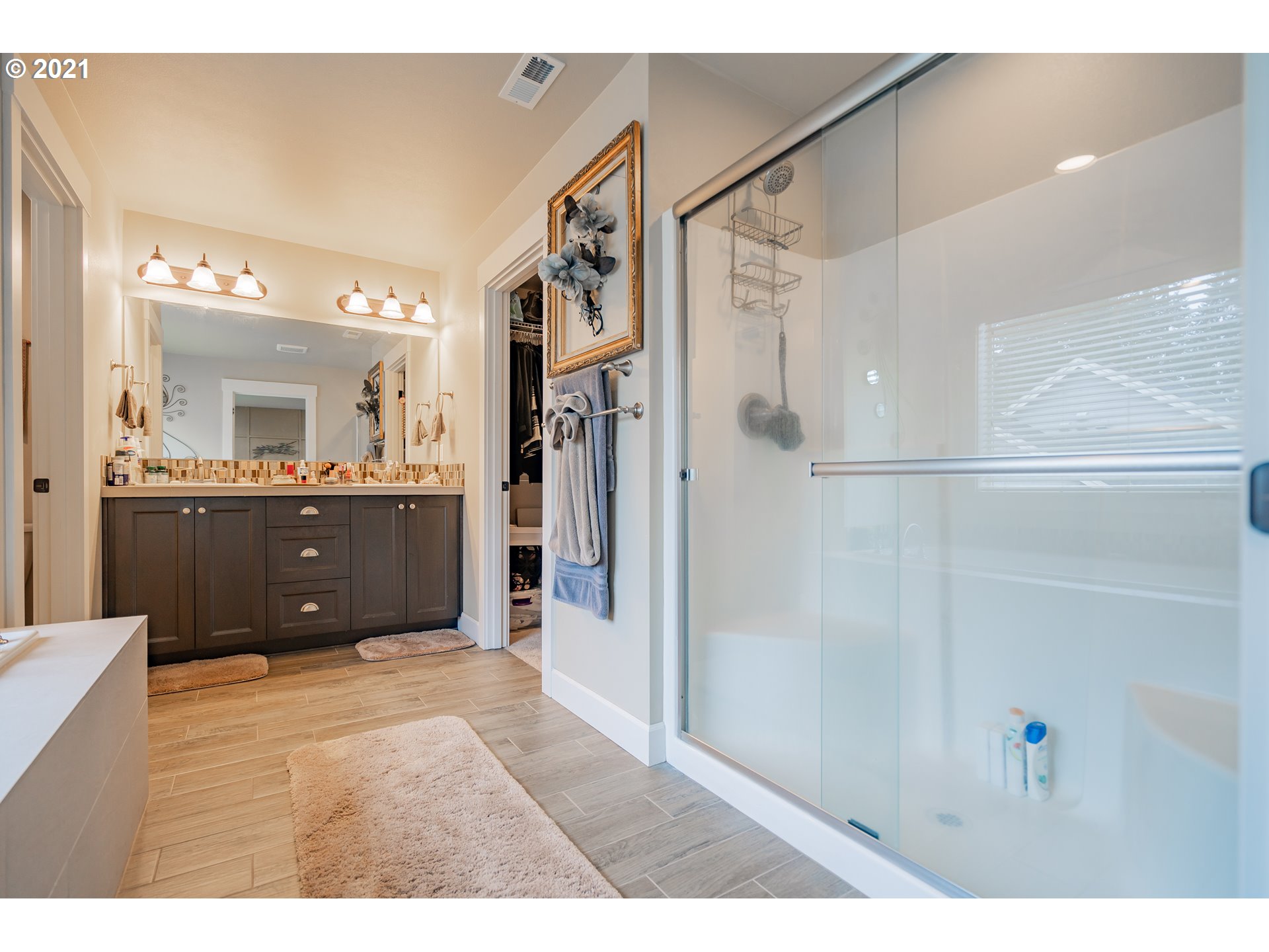 1248 South Quail Run Place Ridgefield, WA 98642 - Photo 22 of 28 a bathroom with a sink vanity granite shower and a mirror