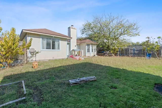 a view of a house with a backyard