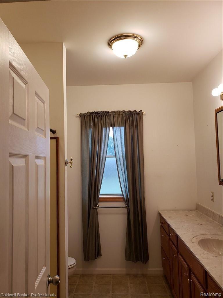 11336 Lambs Road Memphis, MI 48041 - Photo 38 of 49 Second Full Bath