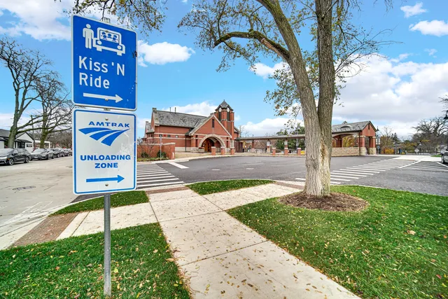 $204,000 | 1220 Depot Street, Unit 409, Glenview, IL 60025