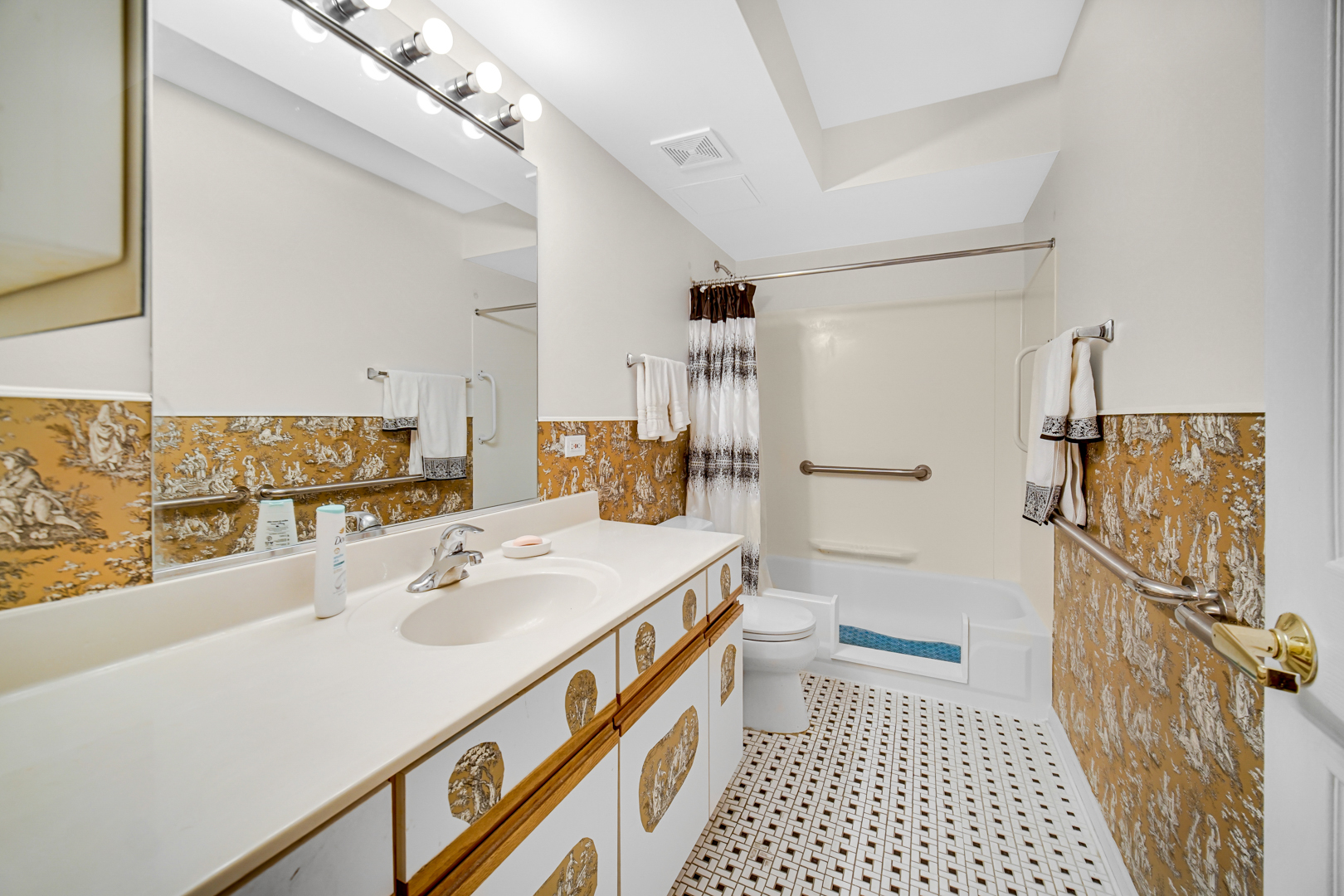 1220 Depot Street, Unit 409 Glenview, IL 60025 - Photo 8 of 18