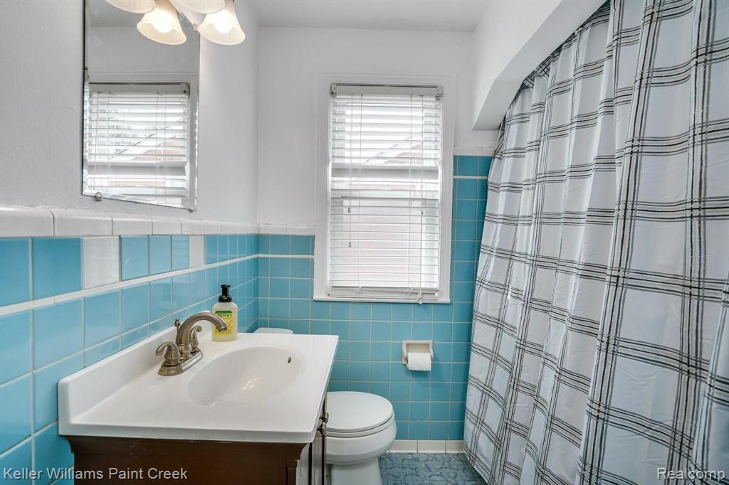 1218 Hampton Road Grosse Pointe, MI 48236 - Photo 17 of 24
