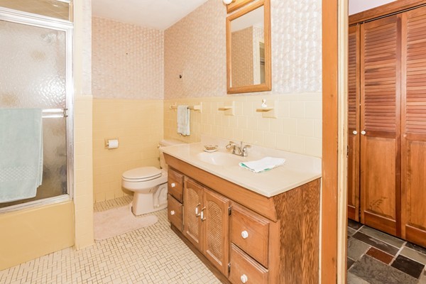 146 Clinton Road Weymouth, MA 02189 - Photo 20 of 25 Gallery Image 20