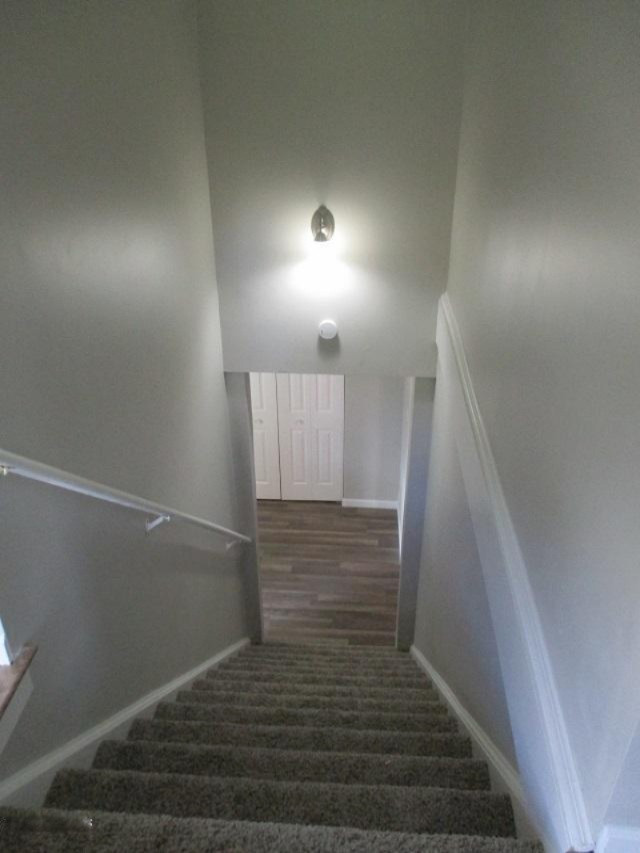 141 Edmonds Road Battle Creek, MI 49017 - Photo 17 of 24 open stairway to upsatiars