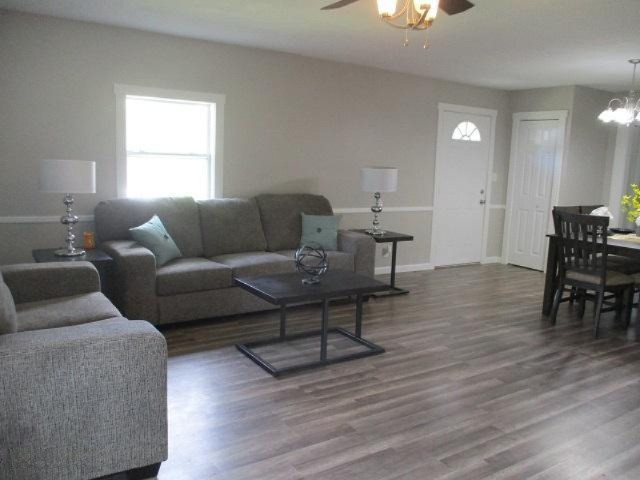 141 Edmonds Road Battle Creek, MI 49017 - Photo 5 of 24 dining living 3