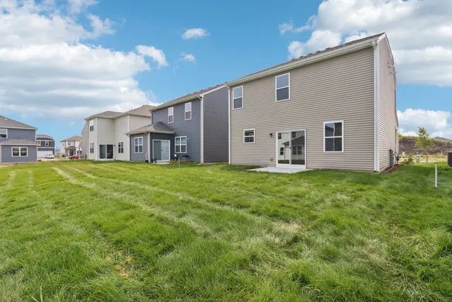 a view of a house with backyard