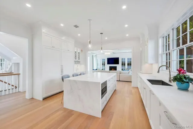 $4,895,000 | 207 Mill Spring Road, Manhasset, NY 11030