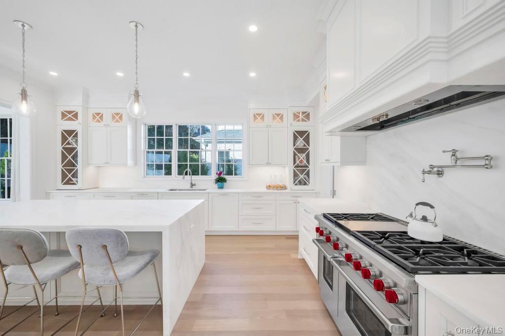 207 Mill Spring Road Manhasset, NY 11030 - Photo 12 of 46