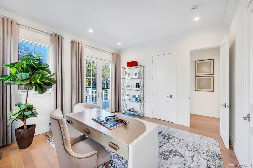 207 Mill Spring Road Manhasset, NY 11030 - Photo 16 of 46