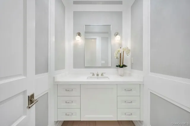 $4,895,000 | 207 Mill Spring Road, Manhasset, NY 11030