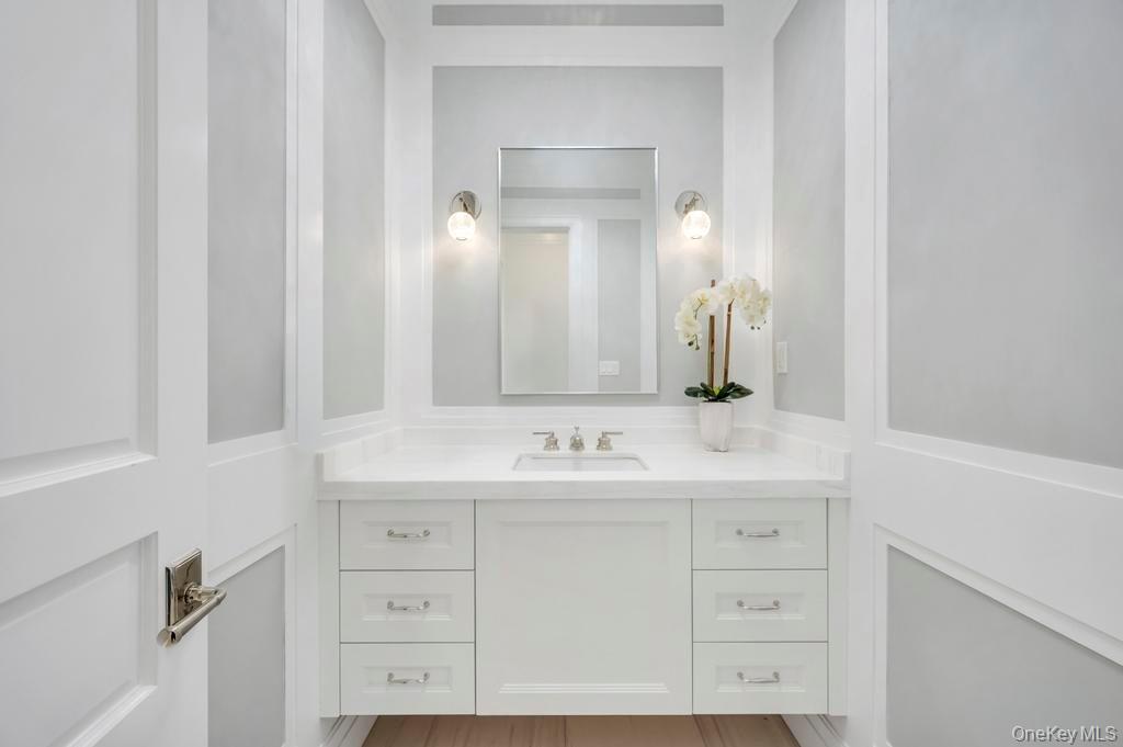 207 Mill Spring Road Manhasset, NY 11030 - Photo 18 of 46