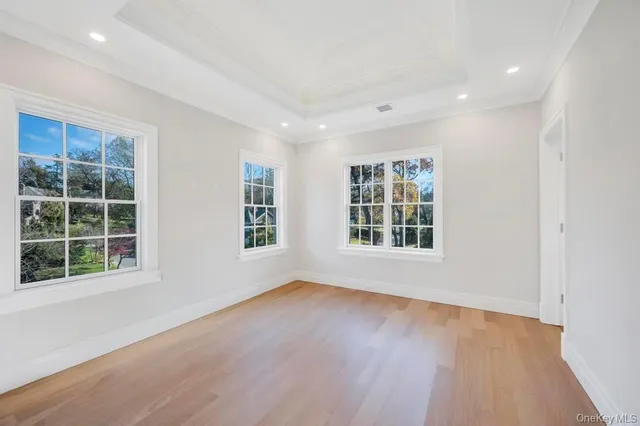 $4,895,000 | 207 Mill Spring Road, Manhasset, NY 11030