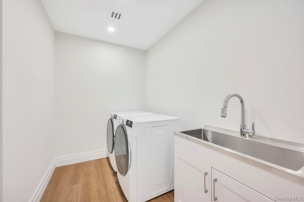 207 Mill Spring Road Manhasset, NY 11030 - Photo 37 of 46