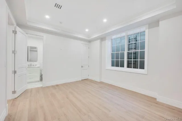 $4,895,000 | 207 Mill Spring Road, Manhasset, NY 11030