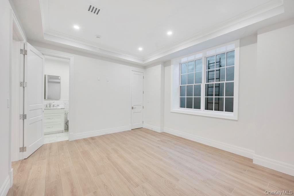 207 Mill Spring Road Manhasset, NY 11030 - Photo 38 of 46