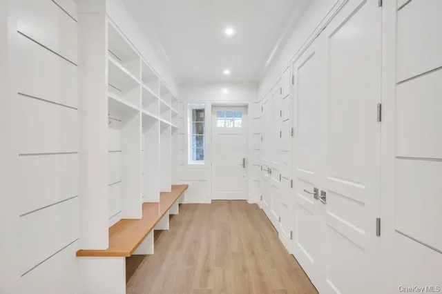 $4,895,000 | 207 Mill Spring Road, Manhasset, NY 11030