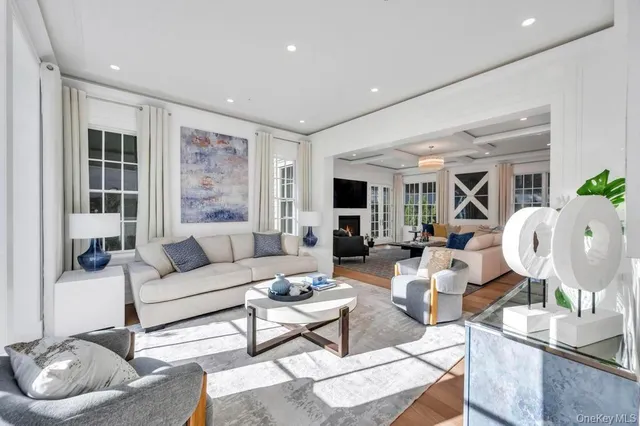 $4,895,000 | 207 Mill Spring Road, Manhasset, NY 11030