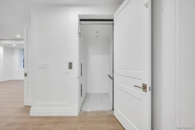 $4,895,000 | 207 Mill Spring Road, Manhasset, NY 11030