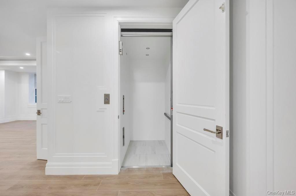 207 Mill Spring Road Manhasset, NY 11030 - Photo 41 of 46