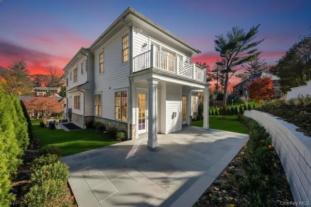 $4,895,000 | 207 Mill Spring Road, Manhasset, NY 11030