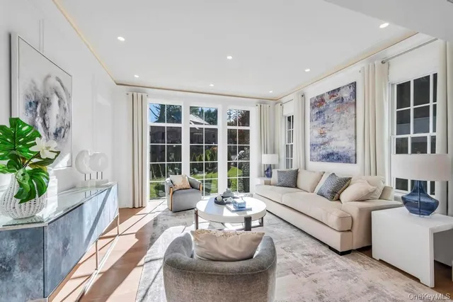$4,895,000 | 207 Mill Spring Road, Manhasset, NY 11030