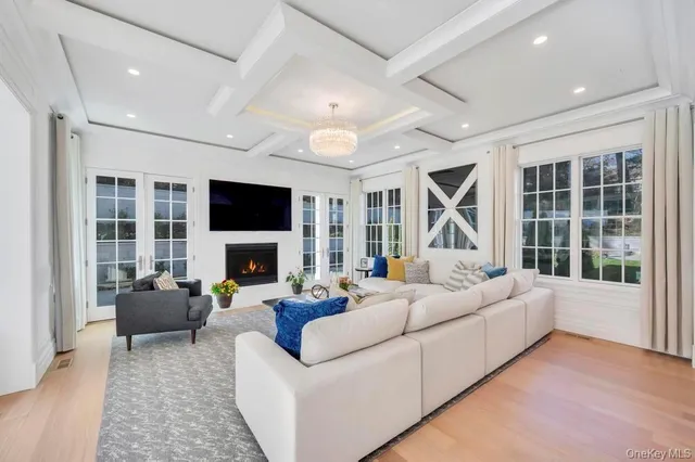 $4,895,000 | 207 Mill Spring Road, Manhasset, NY 11030