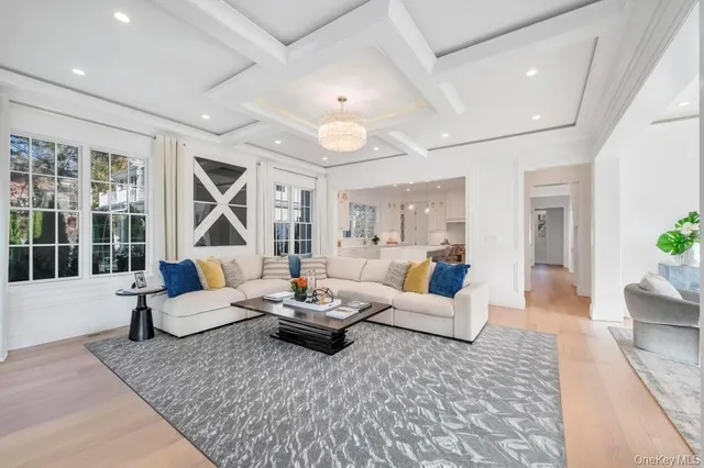 $4,895,000 | 207 Mill Spring Road, Manhasset, NY 11030