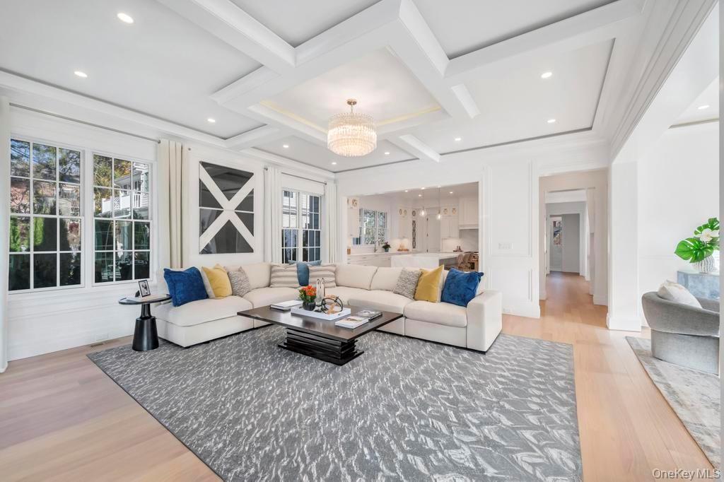 207 Mill Spring Road Manhasset, NY 11030 - Photo 8 of 46