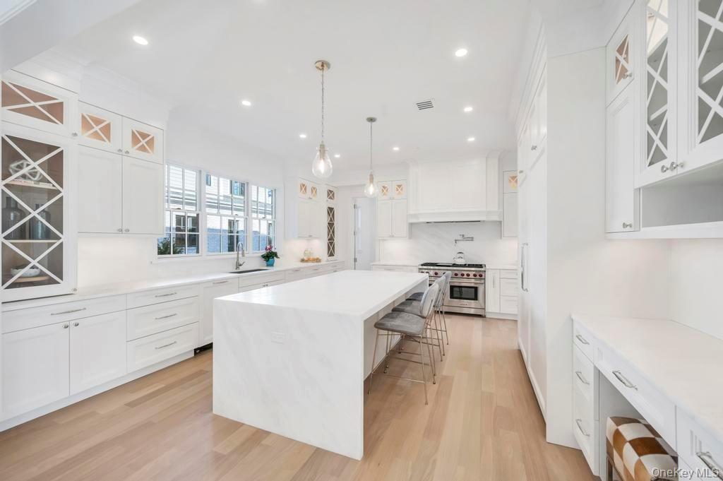 207 Mill Spring Road Manhasset, NY 11030 - Photo 9 of 46