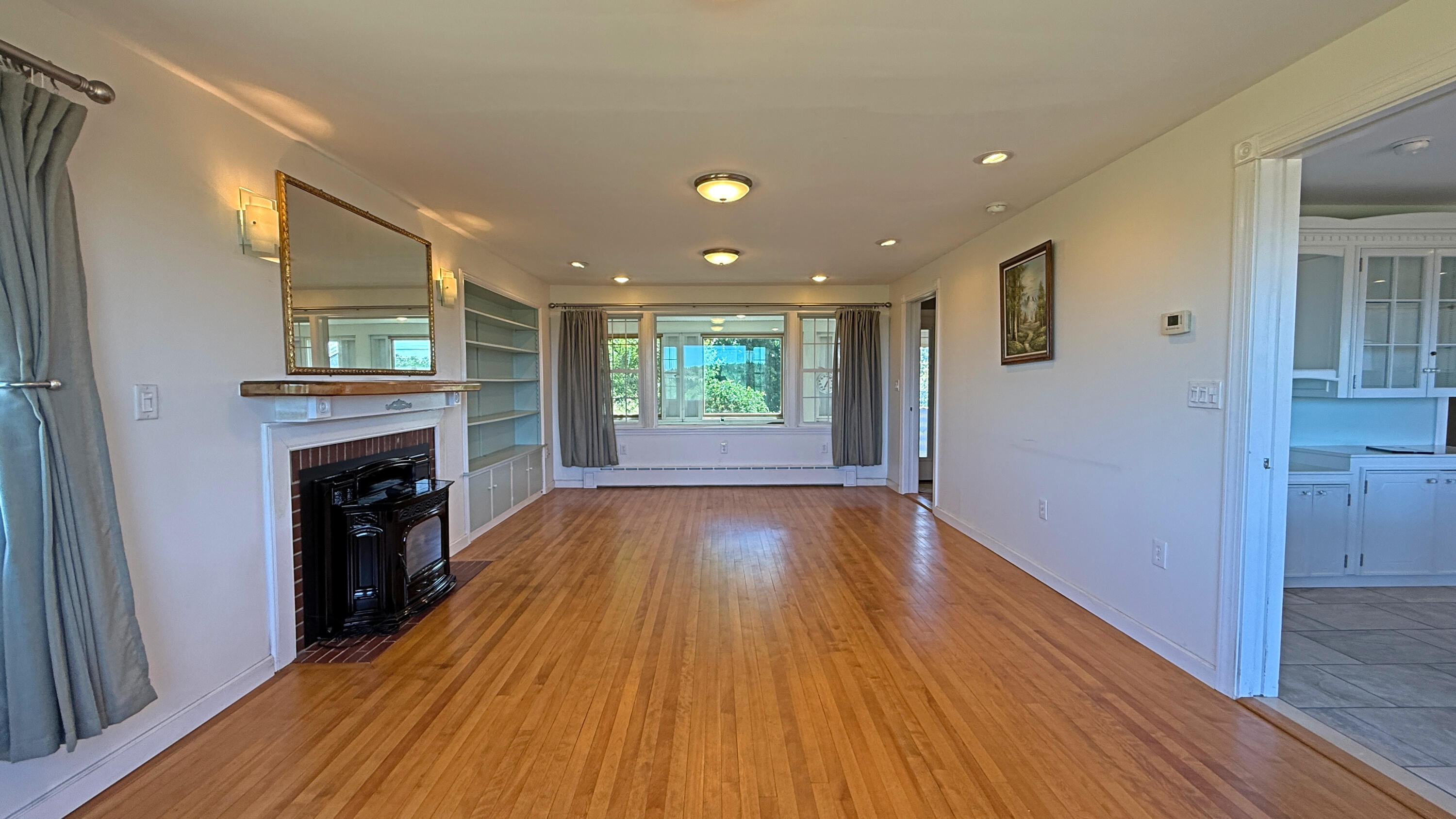 253 County Road Lubec, ME 04652 - Photo 12 of 52 Living Room