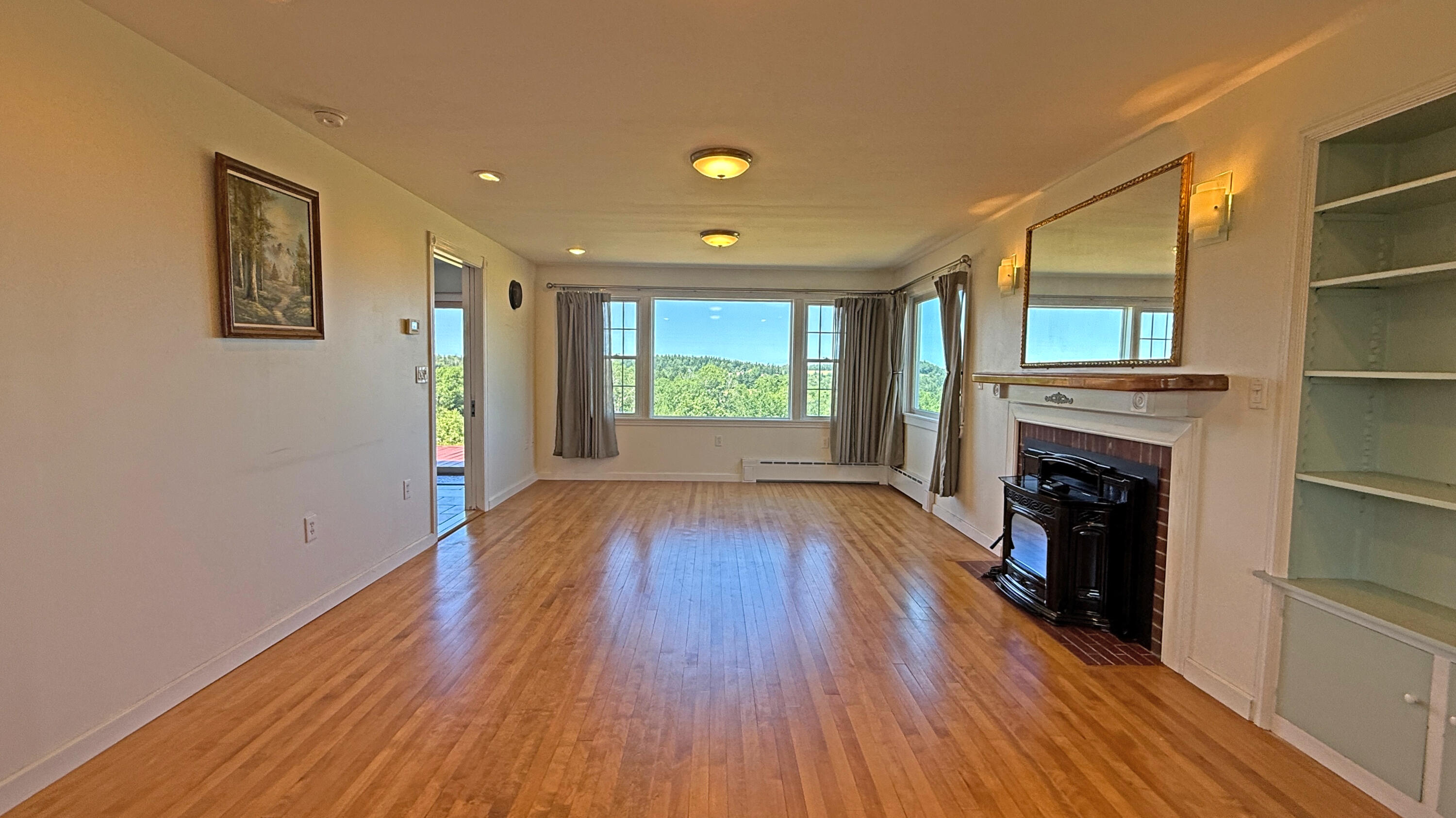 253 County Road Lubec, ME 04652 - Photo 9 of 52 Living Room