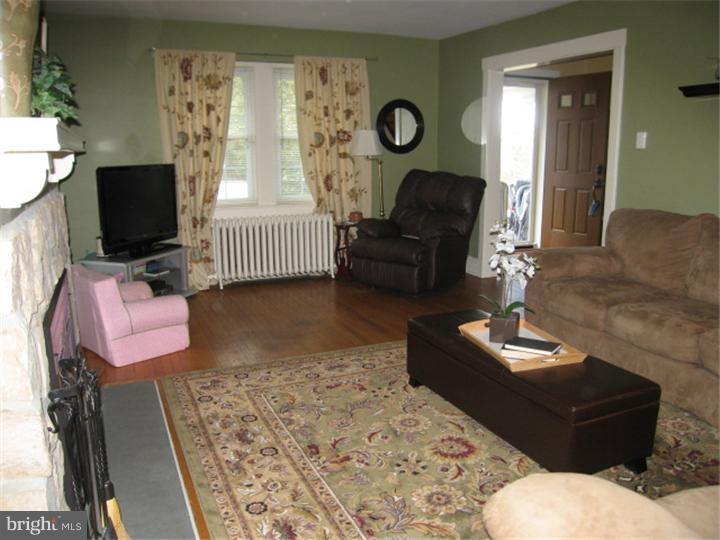 725 Conestoga Road Berwyn, PA 19312 - Photo 11 of 20 Living Room